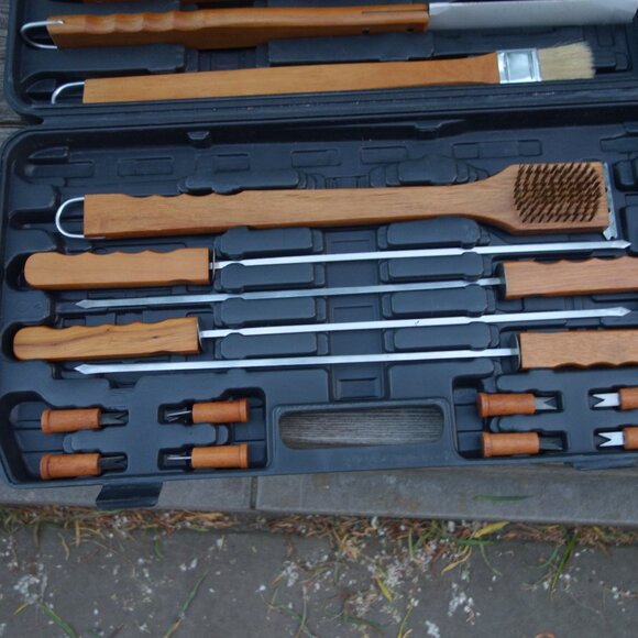 Nice Wood Handle BBQ Set with Plastic Carrying Case Like New! - Picture 4 of 16